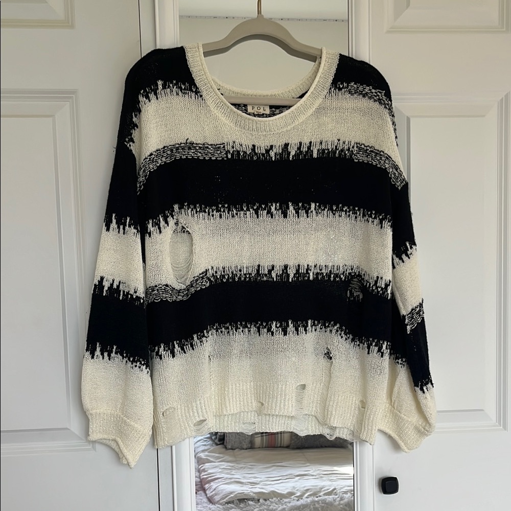 POL Distressed Long Sleeve Shirt Size Large